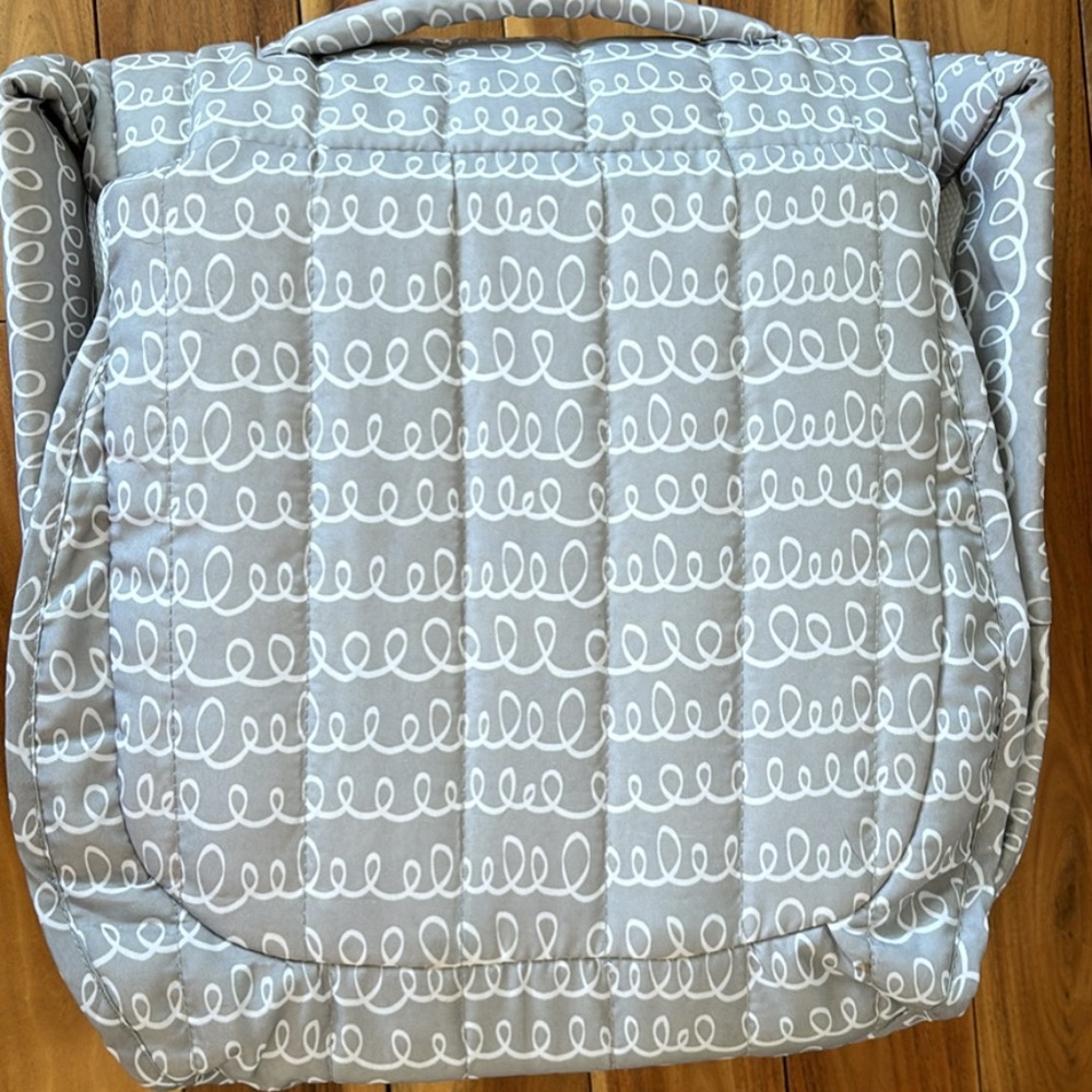 LIKE NEW - Baby Delight Snuggle Nest Portable Bassinet